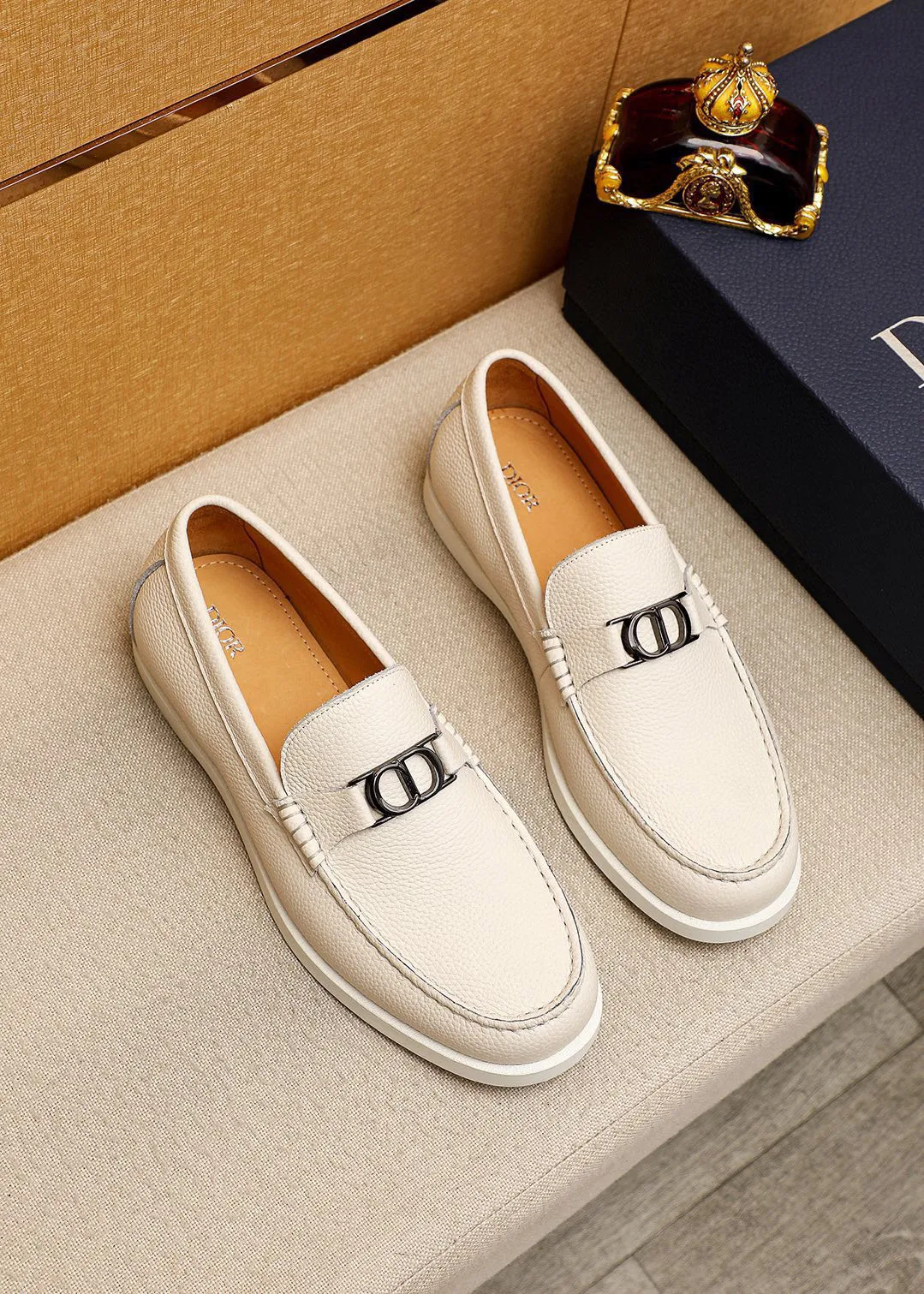 Men's shoes 💰480 💐Original packaging Product trademark: Dior "Dior" casual leather shoes Regular size: 38-44 (45.46.47🉑️Customized) Product materials: Selected Italian imported first-layer pebbled cowhide leather upper + luxury hardware buckle, imported water-dyed cowhide lining. Strong three-dimensional visual effect, original rubber outsole Color: 3⃣️colors available